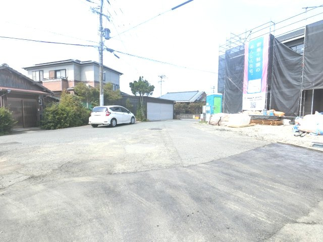 唐津市旭が丘　第１　2号棟の前面道路含む現地写真