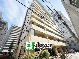 【外観】 | 青空によく映える建物です。手入れの行き届いた外壁やマンション正面エントランスなど、綺麗な姿をぜひ一度、現地にてご覧ください。～即日のご見学可能～　お問合せはお気軽にどうぞ。
