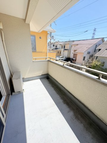 京地3丁目一戸建のバルコニー|バルコニーからの眺めを楽しみながら食事をしませんか