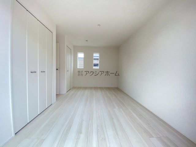 所沢市上新井5丁目・全1棟　新築一戸建　～全室南向き～の寝室|洋室8帖