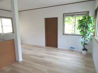 【居間・リビング】 | 川西市清和台東２丁目4の79　中古一戸建て