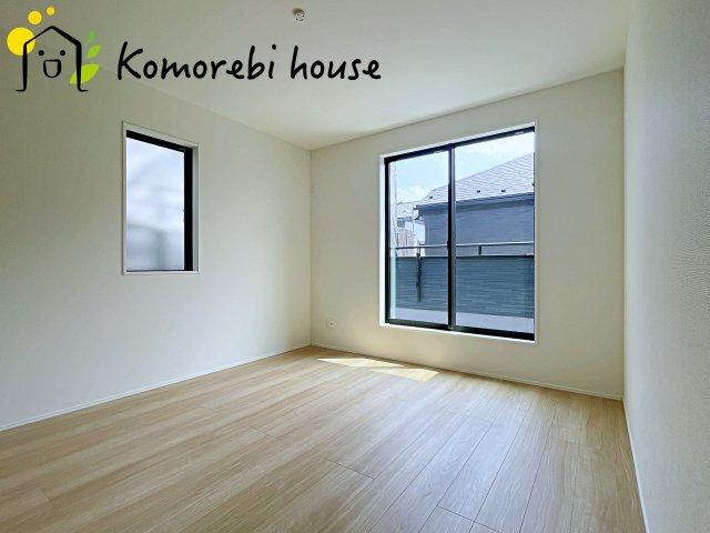 伊奈町栄　5期　新築一戸建て　グラファーレ　01の洋室|広々とした洋室です