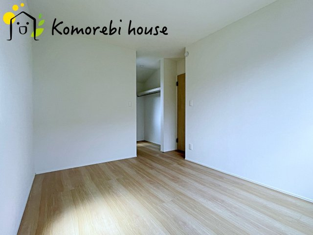 伊奈町栄　5期　新築一戸建て　グラファーレ　01の寝室|開放的な寝室です
