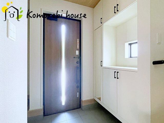 伊奈町栄　5期　新築一戸建て　グラファーレ　01の玄関|きれいな玄関です