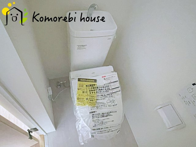 伊奈町栄　5期　新築一戸建て　グラファーレ　01のトイレ|落ち着いた色調のトイレです