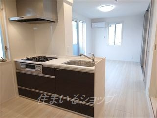 広島市安佐北区可部１丁目のアパートの居間・リビング|人気の対面キッチン