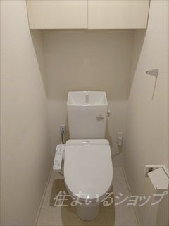 広島市安佐北区可部１丁目のアパートのトイレ|シャワートイレ・収納棚あり