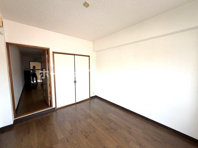 大岡ビルの洋室