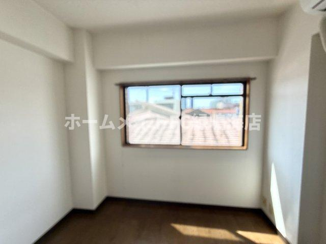 大岡ビルの洋室