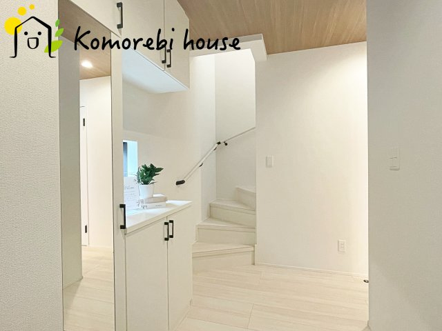 伊奈町栄　5期　新築一戸建て　グラファーレ　02の玄関|26.8.6　撮影済み
