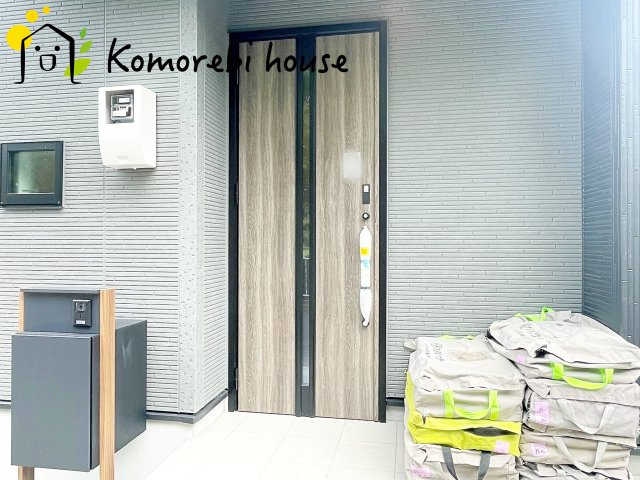 伊奈町栄　5期　新築一戸建て　グラファーレ　02の玄関|26.8.6　撮影済み