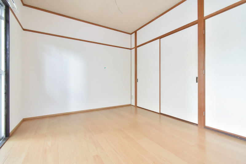 リバーサイドマンションの洋室
