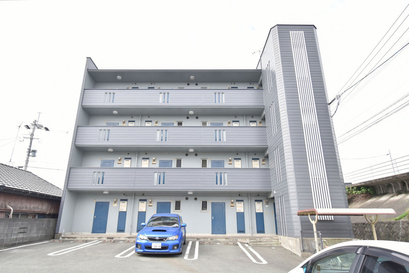 リバーサイドマンションの外観