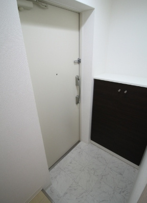 RFコンフォール江坂の玄関