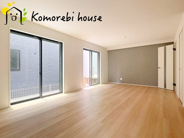 伊奈町栄　5期　新築一戸建て　グラファーレ　03の居間・リビング|こちらの居間で趣味の時間をお楽しみください