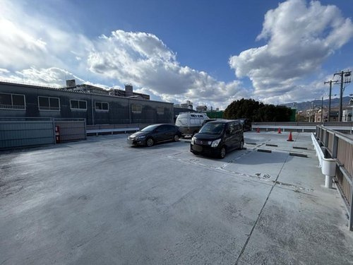 シャルマンコーポ西宮東の駐車場