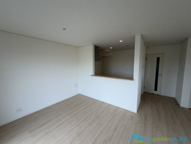厚木市船子第7　新築戸建　全3棟2号棟の居間・リビング