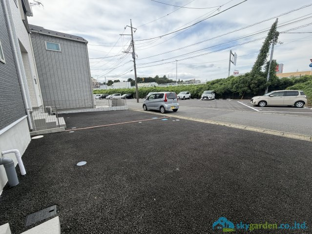 厚木市船子第7　新築戸建　全3棟2号棟の駐車場