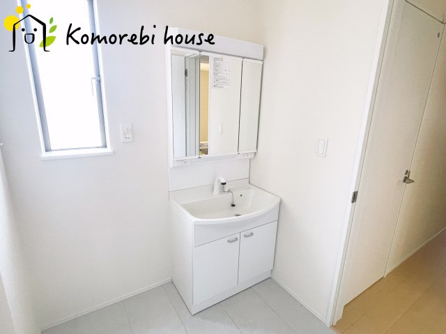 第3　伊奈町小室　新築一戸建て　ハートフルタウン　Mの独立洗面台|独立洗面化粧台付き