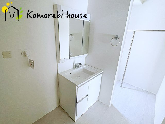 伊奈町栄　5期　新築一戸建て　グラファーレ　04の独立洗面台|独立洗面化粧台付き