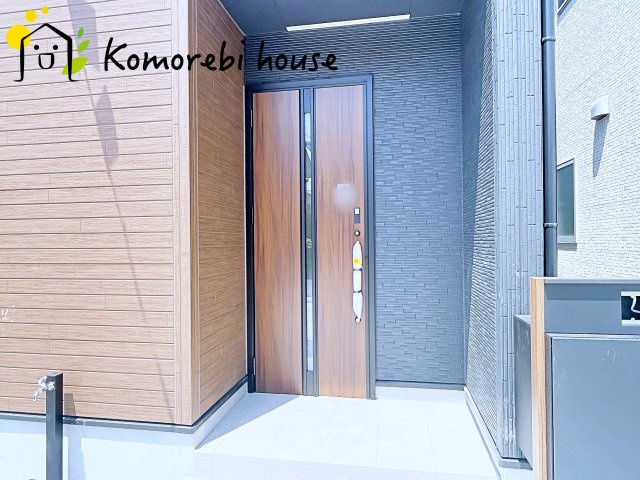 伊奈町栄　5期　新築一戸建て　グラファーレ　04の玄関|毎日通る玄関はこちらです