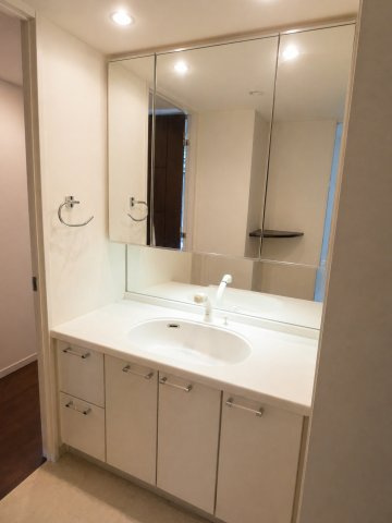 クレアホームズ志木の洗面所|原状回復工事前の写真になります。