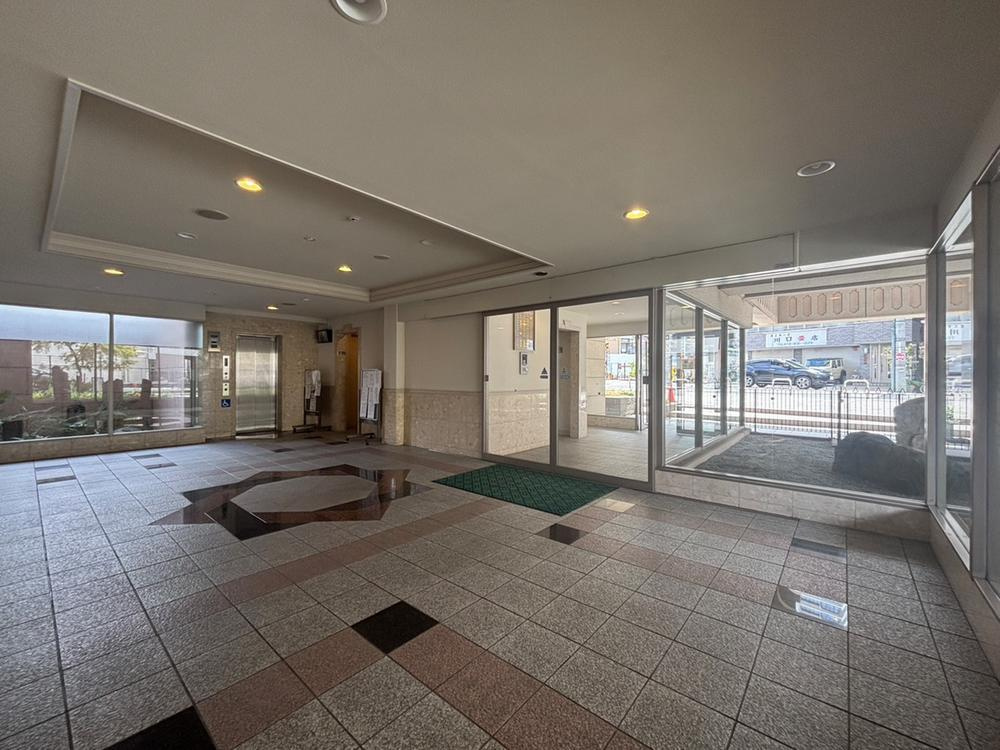 ライオンズプラザ香里園のロビー|■物件内覧・資金計画相談・住宅ローン相談、リフォーム相談、お問合せ受付中■
※当日・翌日のご内覧、ご相談はお電話でのお問合せがスムーズです！