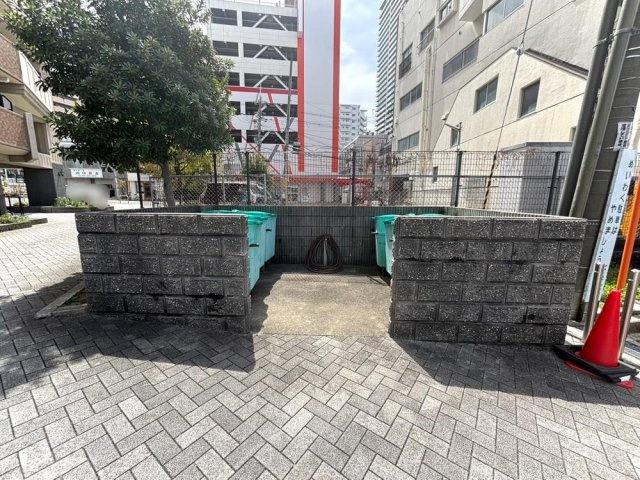 ライオンズプラザ香里園のその他共用部分|ゴミ捨て場
■物件内覧・資金計画相談・住宅ローン相談、リフォーム相談、お問合せ受付中■
※当日・翌日のご内覧、ご相談はお電話でのお問合せがスムーズです！