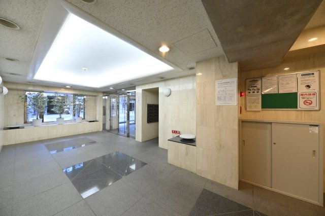 パークウェル市ヶ谷のエントランス