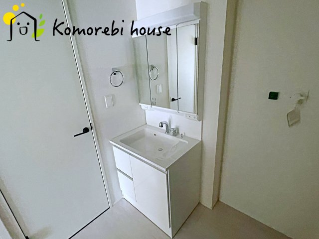 伊奈町栄　5期　新築一戸建て　グラファーレ　05の独立洗面台|独立洗面台あり、毎朝おしゃれに忙しい女性の方におすすめです