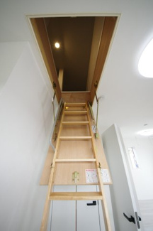 【収納】 | 【仲介手数料無料！！】日野市東豊田1丁目　中古戸建て　5999万円 | 屋根裏収納