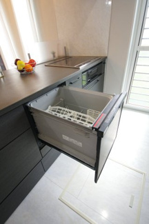 【キッチン】 | 【仲介手数料無料！！】日野市東豊田1丁目　中古戸建て　5999万円 | 食器洗い乾燥機