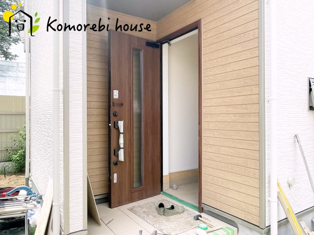第3　伊奈町小室　新築一戸建て　ハートフルタウン　Nの玄関|きれいな玄関です