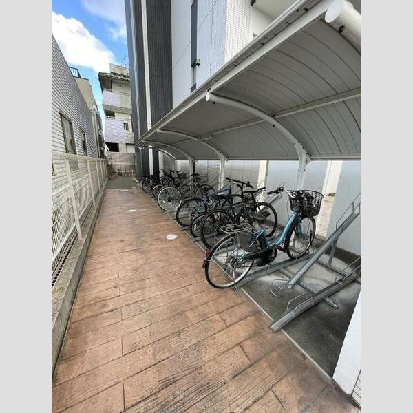 ロイヤルピジョン ライズ　名古屋市賃貸　仲介手数料0円の駐車場
