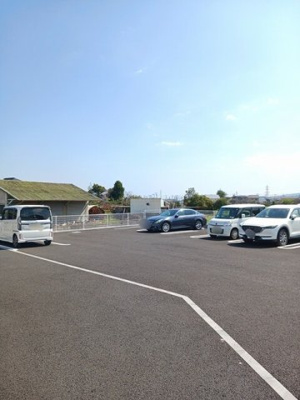 【駐車場】 | ホープイースト | 車をお持ちの方に嬉しい駐車場付きの物件です