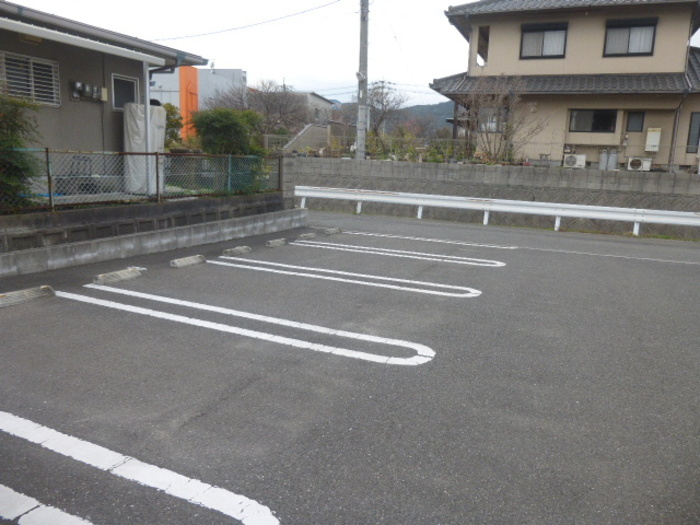 テロワール参番館の駐車場