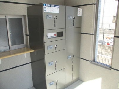【エントランス】 | ルミナス上新庄 | 宅配ＢＯＸ付きで居ない時でも安心ですね