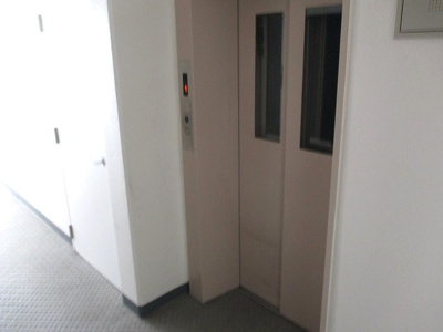【その他共用部分】 | ルミナス上新庄 | エレベーターが有るので助かりますね