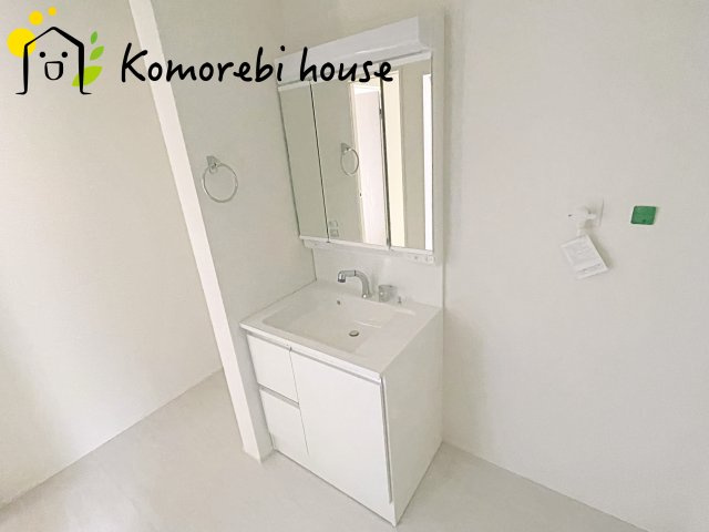 伊奈町栄　5期　新築一戸建て　グラファーレ　06の独立洗面台|朝の支度にも助かる、独立の洗髪洗面化粧台