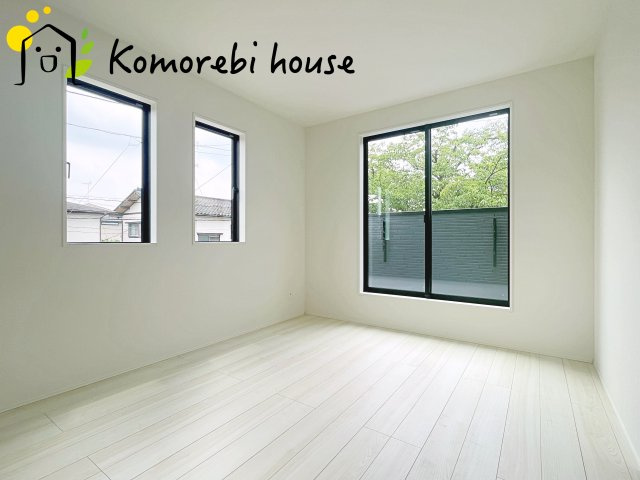 伊奈町栄　5期　新築一戸建て　グラファーレ　06の寝室|広くて明るい寝室