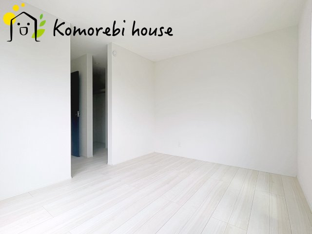 伊奈町栄　5期　新築一戸建て　グラファーレ　06の寝室|開放的な寝室です