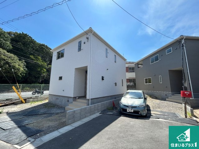 ●5(土)6(日)現地説明会！　大和郡山市箕山町　全4邸　の前面道路含む現地写真|周辺は閑静な住宅街！前面道路広々で車の出し入れも便利です。駐車が苦手な方でも安心して車庫入れできます！