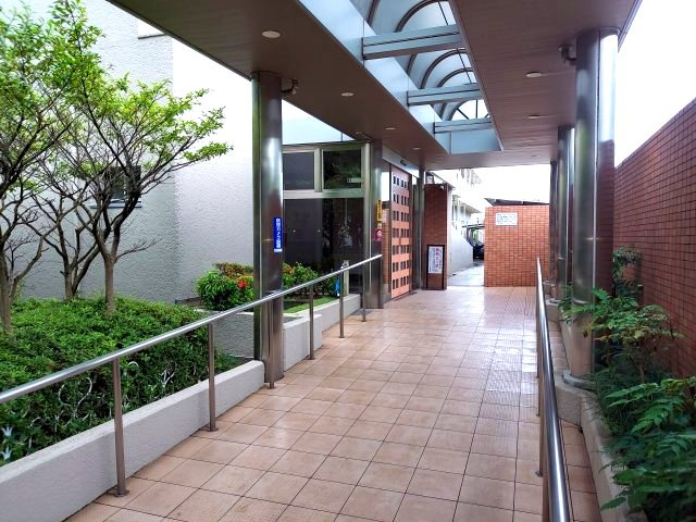 日興宝塚南口スカイマンションのエントランス