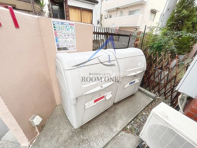 ロジュマン・ド・ブリックのその他共用部分|敷地内ゴミ置き場です。