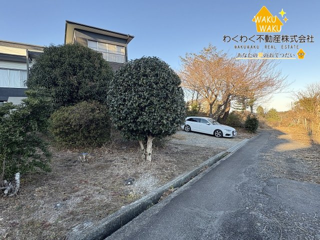 中古戸建の前面道路含む現地写真
