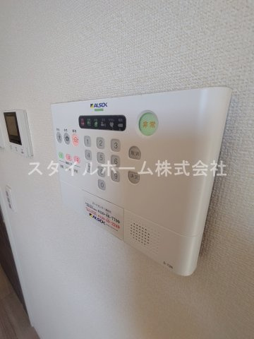 ヴェルドミール・ドゥエのセキュリティ|同建物内別部屋の写真です。
