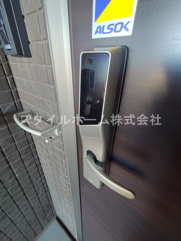 ヴェルドミール・ドゥエの玄関|同建物内別部屋の写真です。