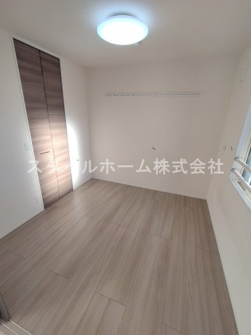 ヴェルドミール・ドゥエの居間・リビング|同建物内別部屋の写真です。