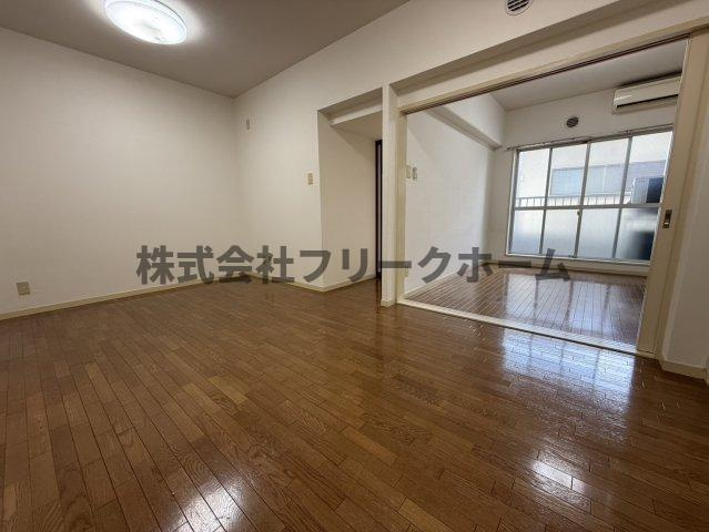 三鷹市下連雀４丁目の賃貸マンションの居間・リビング
