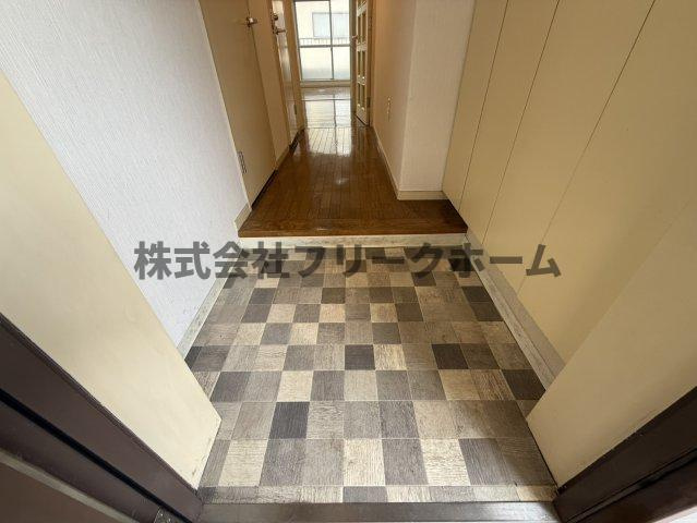 三鷹市下連雀４丁目の賃貸マンションの玄関